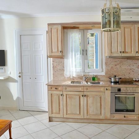 Andros Homes Sea Side Apartment & Studio กาวริยอน ภายนอก รูปภาพ