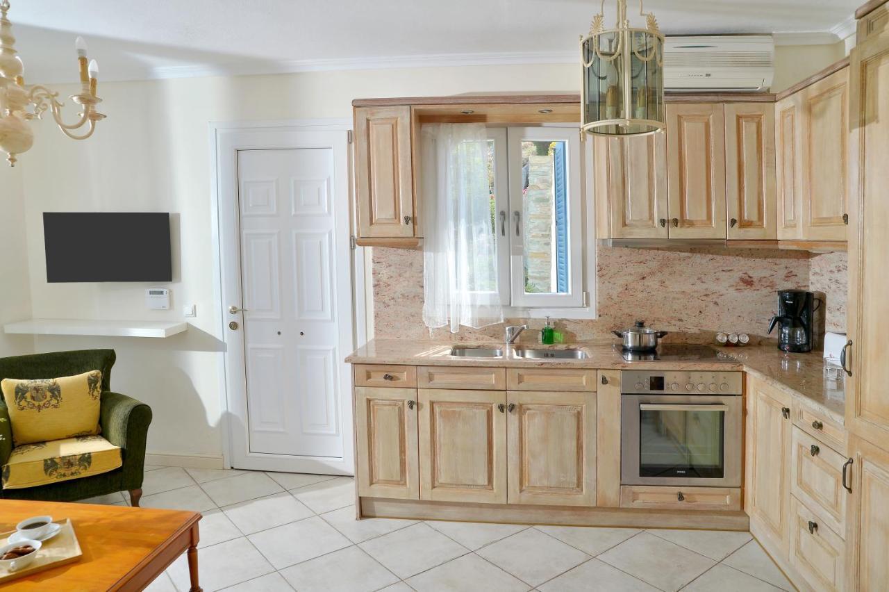 Andros Homes Sea Side Apartment & Studio กาวริยอน ภายนอก รูปภาพ